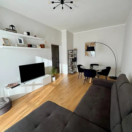 Apartment Modern Near Hospital And Center *